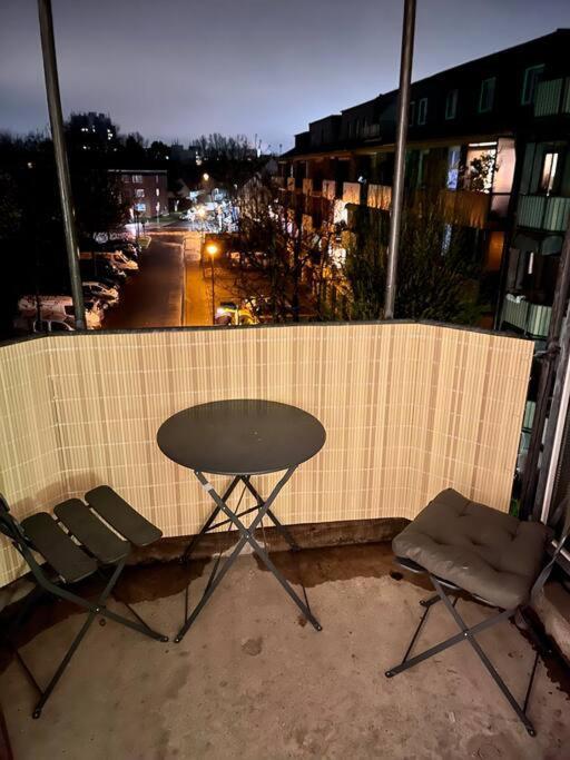 Schickes Apartment Mit Balkon In ดุสเซลดอร์ฟ ภายนอก รูปภาพ